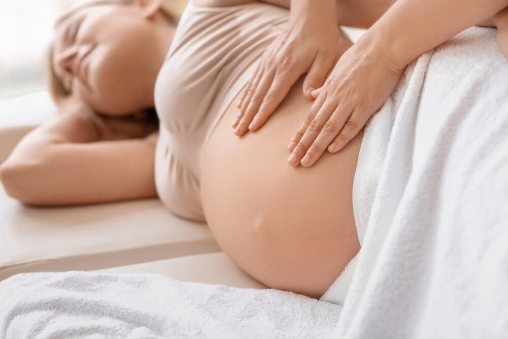 Le Massage Prénatal - Bienfaits, Techniques et Conseils pour une Grossesse Sereine