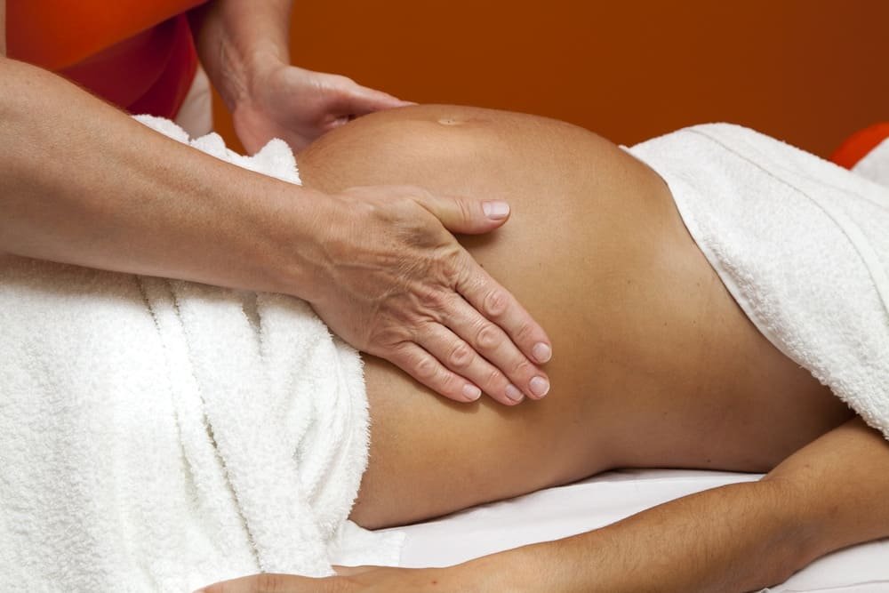 Le Massage pour Femme Enceinte - Bienfaits, Techniques et Précautions