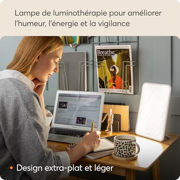 Découvrez notre test complet de la Lumie Vitamin L, une lampe de lumière du jour compacte offrant 10 000 lux pour un bien-être optimal. Idéale pour combattre la fatigue et améliorer l'humeur.